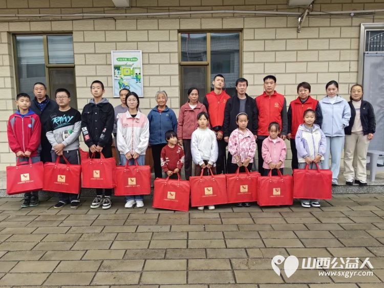 阳光长治&相伴成长----长治市阳光困境儿童帮扶协会携手屯留区民政局开展困境关怀帮扶活动 - 第1张 - 山西公益人 阳光长治&相伴成长----长治市阳光困境儿童帮扶协会携手屯留区民政局开展困境关怀帮扶活动 - 第1张