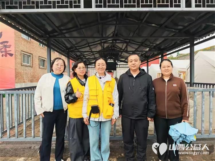 雨中坚守:长治市文物保护志愿者服务中心文物志愿者的国庆中秋担当为游客搭建起了解历史文化的桥梁 - 第3张 - 山西公益人 雨中坚守:长治市文物保护志愿者服务中心文物志愿者的国庆中秋担当为游客搭建起了解历史文化的桥梁 - 第3张