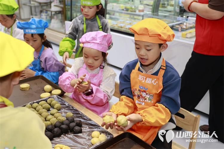 践行雷锋精神传递人间真情八月十五中秋节太原学花志愿服务中心组织小雷锋志愿活动我们的小志愿者们参加了做月饼活动 - 第12张