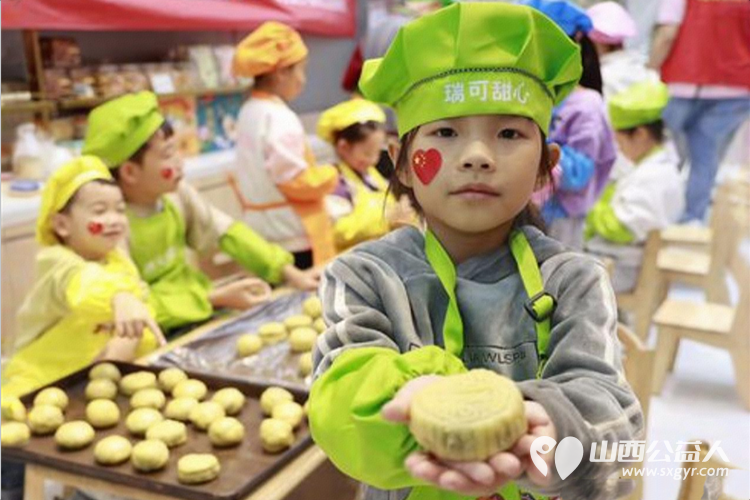 践行雷锋精神传递人间真情八月十五中秋节太原学花志愿服务中心组织小雷锋志愿活动我们的小志愿者们参加了做月饼活动 - 第17张