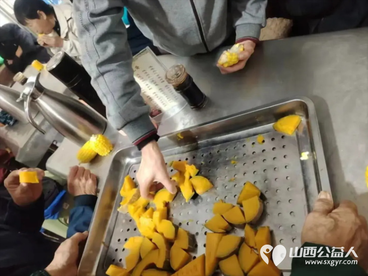 爱心玉米甜满人间 感谢小雨点公益志愿者协会志愿者周树枝向雨花斋二部捐赠200斤水果玉米 - 第7张 - 山西公益人 爱心玉米甜满人间 感谢小雨点公益志愿者协会志愿者周树枝向雨花斋二部捐赠200斤水果玉米 - 第7张