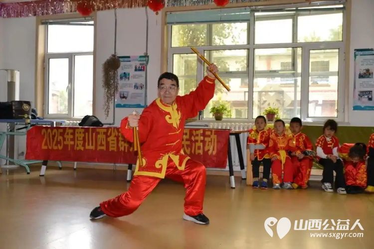 浓浓关爱显真情人间大爱在新东 太原市新东武术馆带着社会的关爱怀着对老年人的敬意走进太原市杏花岭区三桥养老服务中心开展公益表演慰问活动 - 第7张 - 山西公益人 浓浓关爱显真情人间大爱在新东 太原市新东武术馆带着社会的关爱怀着对老年人的敬意走进太原市杏花岭区三桥养老服务中心开展公益表演慰问活动 - 第7张