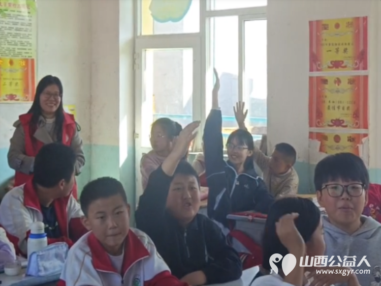 长治市善泽留守困境儿童救助协会和沁县西关小学一场关于爱与希望的双向奔赴临风堂郭校长将孩子们此前创作的国画作品精心装裱后送回学校 - 第10张 - 山西公益人 长治市善泽留守困境儿童救助协会和沁县西关小学一场关于爱与希望的双向奔赴临风堂郭校长将孩子们此前创作的国画作品精心装裱后送回学校 - 第10张