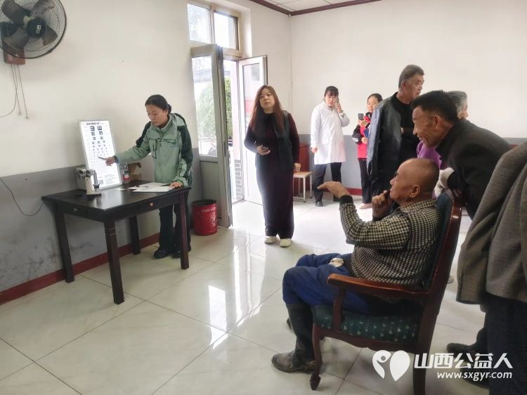 介休市敬老协会孝善行之敬老爱老助老活动2025年10月15日走进连福镇邬城店为村里60岁以上所有老人爱心理发量血压测血糖测视力白内障检查口腔检查 - 第8张 - 山西公益人 介休市敬老协会孝善行之敬老爱老助老活动2025年10月15日走进连福镇邬城店为村里60岁以上所有老人爱心理发量血压测血糖测视力白内障检查口腔检查 - 第8张