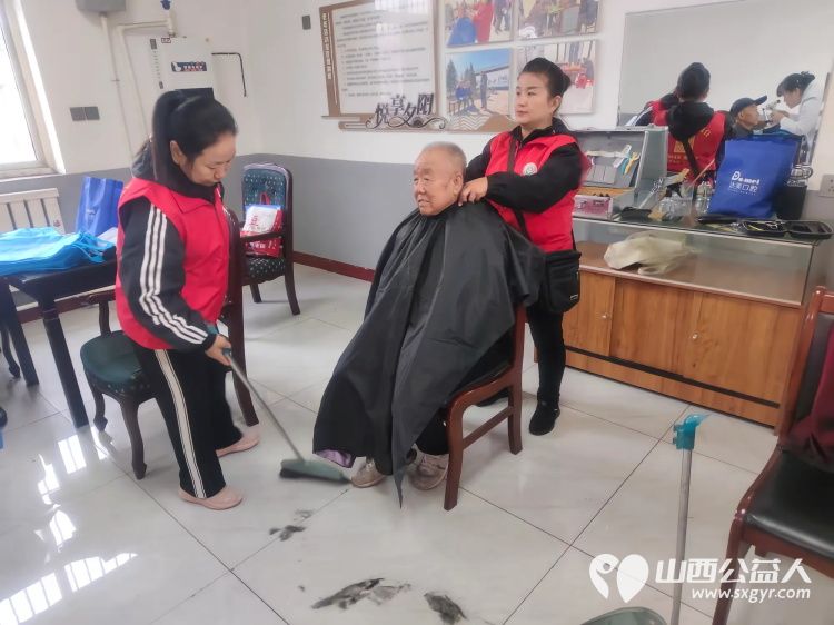 介休市敬老协会孝善行之敬老爱老助老活动2025年10月15日走进连福镇邬城店为村里60岁以上所有老人爱心理发量血压测血糖测视力白内障检查口腔检查 - 第6张 - 山西公益人 介休市敬老协会孝善行之敬老爱老助老活动2025年10月15日走进连福镇邬城店为村里60岁以上所有老人爱心理发量血压测血糖测视力白内障检查口腔检查 - 第6张
