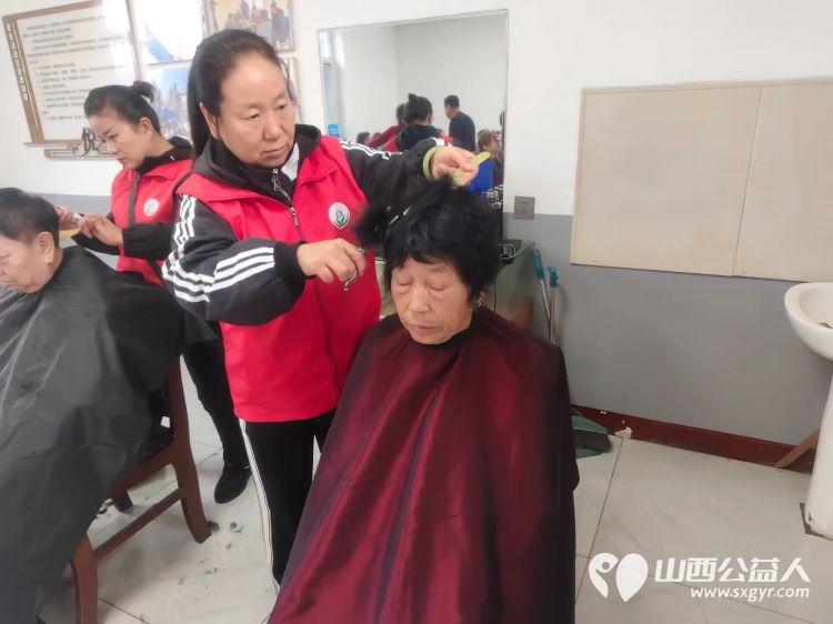 介休市敬老协会孝善行之敬老爱老助老活动2025年10月15日走进连福镇邬城店为村里60岁以上所有老人爱心理发量血压测血糖测视力白内障检查口腔检查 - 第3张 - 山西公益人 介休市敬老协会孝善行之敬老爱老助老活动2025年10月15日走进连福镇邬城店为村里60岁以上所有老人爱心理发量血压测血糖测视力白内障检查口腔检查 - 第3张