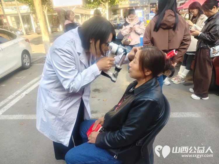 介休市敬老协会孝善行之敬老爱老助老活动2025年10月15日走进东南街道段家巷社区为社区所有老人爱心理发量血压测视力口腔检查 - 第13张 - 山西公益人 介休市敬老协会孝善行之敬老爱老助老活动2025年10月15日走进东南街道段家巷社区为社区所有老人爱心理发量血压测视力口腔检查 - 第13张