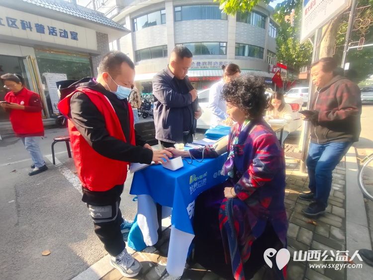 介休市敬老协会孝善行之敬老爱老助老活动2025年10月15日走进东南街道段家巷社区为社区所有老人爱心理发量血压测视力口腔检查 - 第9张 - 山西公益人 介休市敬老协会孝善行之敬老爱老助老活动2025年10月15日走进东南街道段家巷社区为社区所有老人爱心理发量血压测视力口腔检查 - 第9张