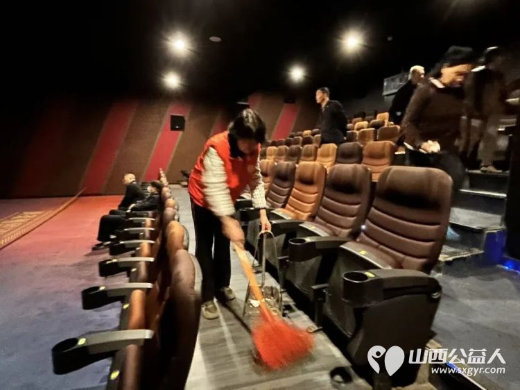 阳泉市九达国际影城免费邀请阳泉市义工联合会99位老人观看了热播电影《731》用关爱赢得老人的快乐 - 第16张 - 山西公益人 阳泉市九达国际影城免费邀请阳泉市义工联合会99位老人观看了热播电影《731》用关爱赢得老人的快乐 - 第16张