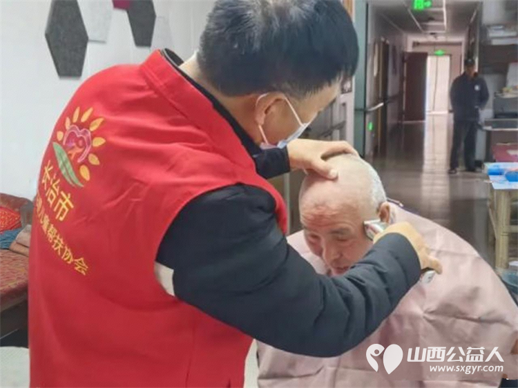 长治市阳光困境儿童帮扶协会志愿者赴潞州区南山田园敬老院义务理发为老人们送上了一份贴心的秋日关怀 - 第6张 - 山西公益人 长治市阳光困境儿童帮扶协会志愿者赴潞州区南山田园敬老院义务理发为老人们送上了一份贴心的秋日关怀 - 第6张