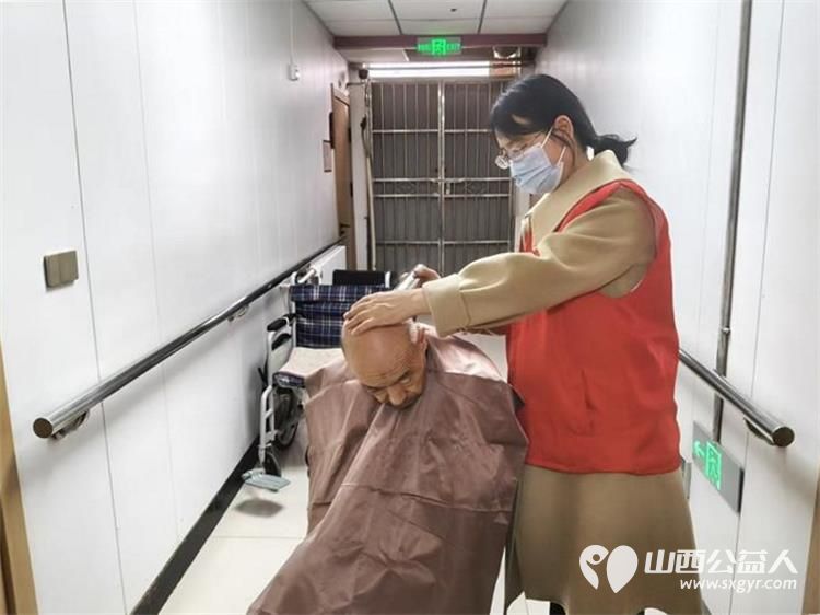 长治市阳光困境儿童帮扶协会志愿者赴潞州区南山田园敬老院义务理发为老人们送上了一份贴心的秋日关怀 - 第7张 - 山西公益人 长治市阳光困境儿童帮扶协会志愿者赴潞州区南山田园敬老院义务理发为老人们送上了一份贴心的秋日关怀 - 第7张