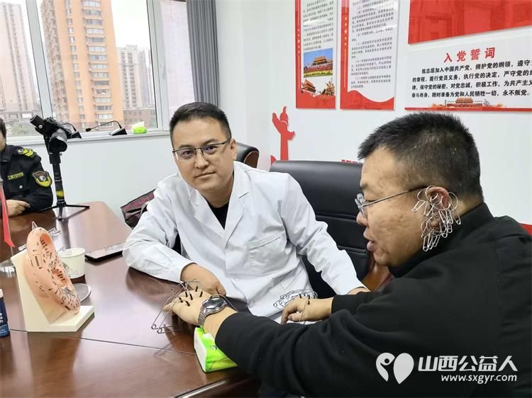 太原市中医应急救援队分队在队长霍素文的带领下走进太原市大同商会开展岐黄护健康公益义诊活动 - 第10张 - 山西公益人 太原市中医应急救援队分队在队长霍素文的带领下走进太原市大同商会开展岐黄护健康公益义诊活动 - 第10张