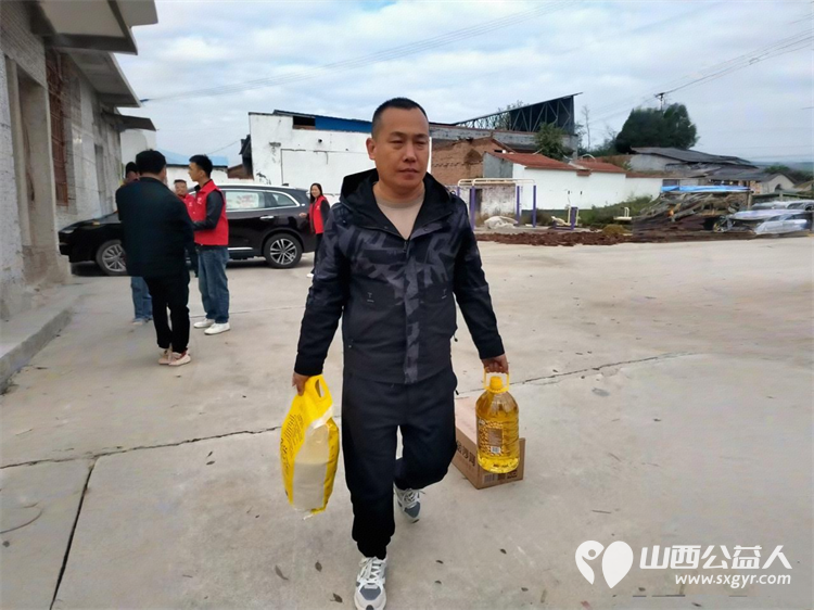 长治市圆梦公益组织志愿者去平顺县苗庄镇东五马村看望因病致困的贫困户赠送米面油及慰问金 - 第29张 - 山西公益人 长治市圆梦公益组织志愿者去平顺县苗庄镇东五马村看望因病致困的贫困户赠送米面油及慰问金 - 第29张