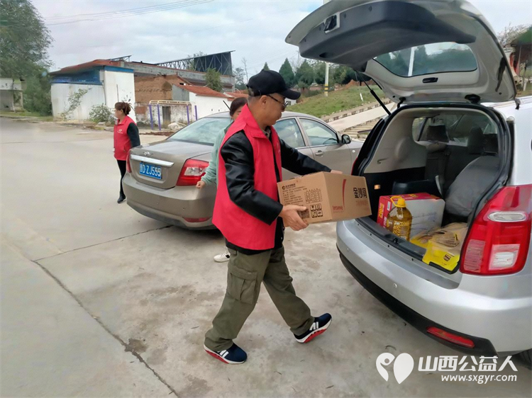 长治市圆梦公益组织志愿者去平顺县苗庄镇东五马村看望因病致困的贫困户赠送米面油及慰问金 - 第26张 - 山西公益人 长治市圆梦公益组织志愿者去平顺县苗庄镇东五马村看望因病致困的贫困户赠送米面油及慰问金 - 第26张