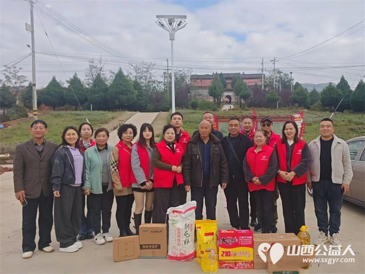 长治市圆梦公益组织志愿者去平顺县苗庄镇东五马村看望因病致困的贫困户赠送米面油及慰问金 - 第2张 - 山西公益人 长治市圆梦公益组织志愿者去平顺县苗庄镇东五马村看望因病致困的贫困户赠送米面油及慰问金 - 第2张