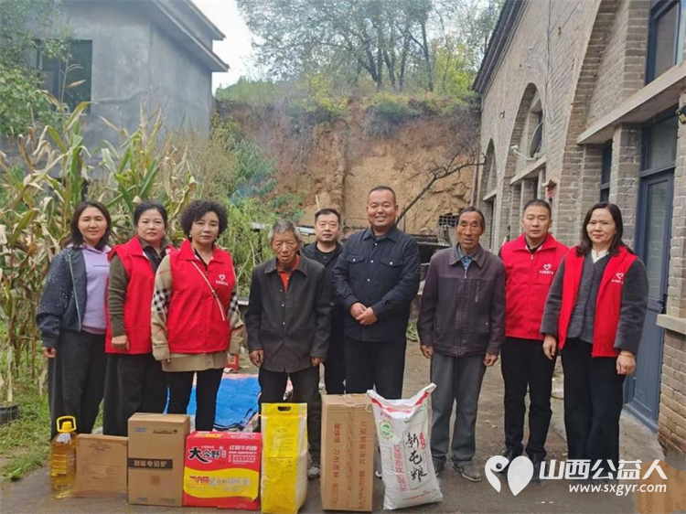 长治市圆梦公益组织志愿者去平顺县苗庄镇东五马村看望因病致困的贫困户赠送米面油及慰问金 - 第4张 - 山西公益人 长治市圆梦公益组织志愿者去平顺县苗庄镇东五马村看望因病致困的贫困户赠送米面油及慰问金 - 第4张