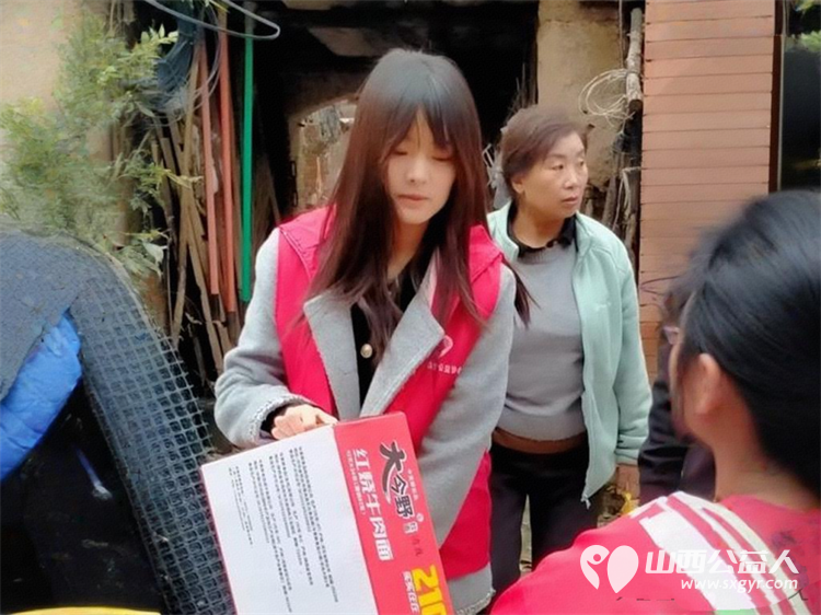 长治市圆梦公益组织志愿者去平顺县苗庄镇东五马村看望因病致困的贫困户赠送米面油及慰问金 - 第16张 - 山西公益人 长治市圆梦公益组织志愿者去平顺县苗庄镇东五马村看望因病致困的贫困户赠送米面油及慰问金 - 第16张