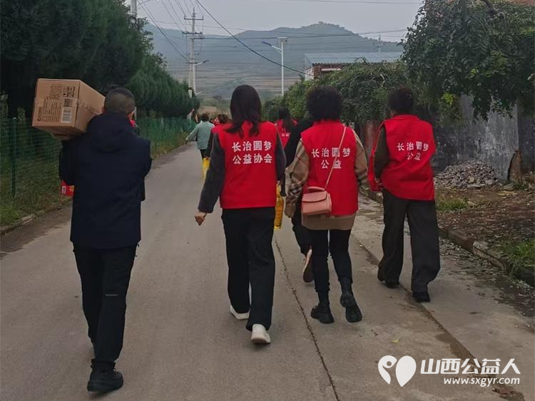 长治市圆梦公益组织志愿者去平顺县苗庄镇东五马村看望因病致困的贫困户赠送米面油及慰问金 - 第8张 - 山西公益人 长治市圆梦公益组织志愿者去平顺县苗庄镇东五马村看望因病致困的贫困户赠送米面油及慰问金 - 第8张