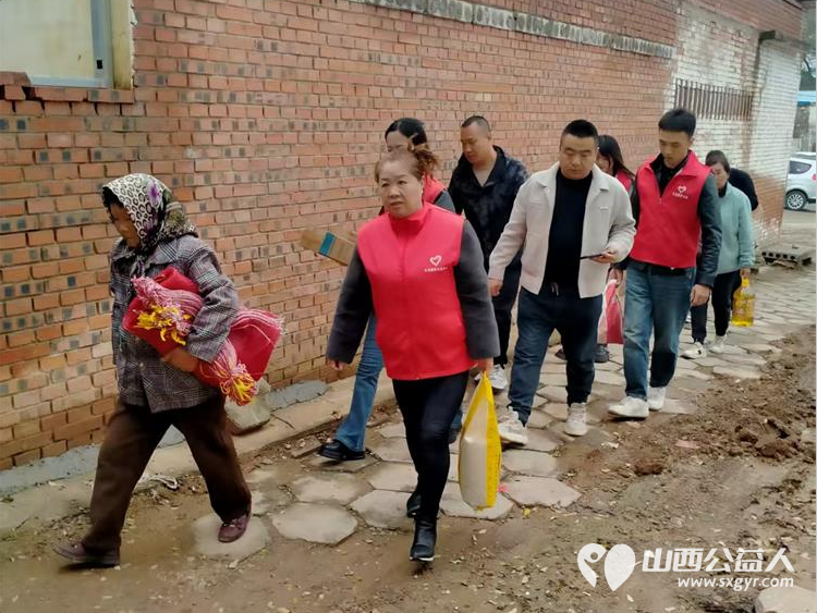 长治市圆梦公益组织志愿者去平顺县苗庄镇东五马村看望因病致困的贫困户赠送米面油及慰问金 - 第7张 - 山西公益人 长治市圆梦公益组织志愿者去平顺县苗庄镇东五马村看望因病致困的贫困户赠送米面油及慰问金 - 第7张