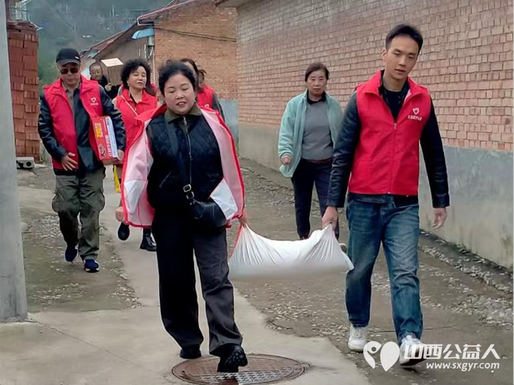 长治市圆梦公益组织志愿者去平顺县苗庄镇东五马村看望因病致困的贫困户赠送米面油及慰问金 - 第11张 - 山西公益人 长治市圆梦公益组织志愿者去平顺县苗庄镇东五马村看望因病致困的贫困户赠送米面油及慰问金 - 第11张