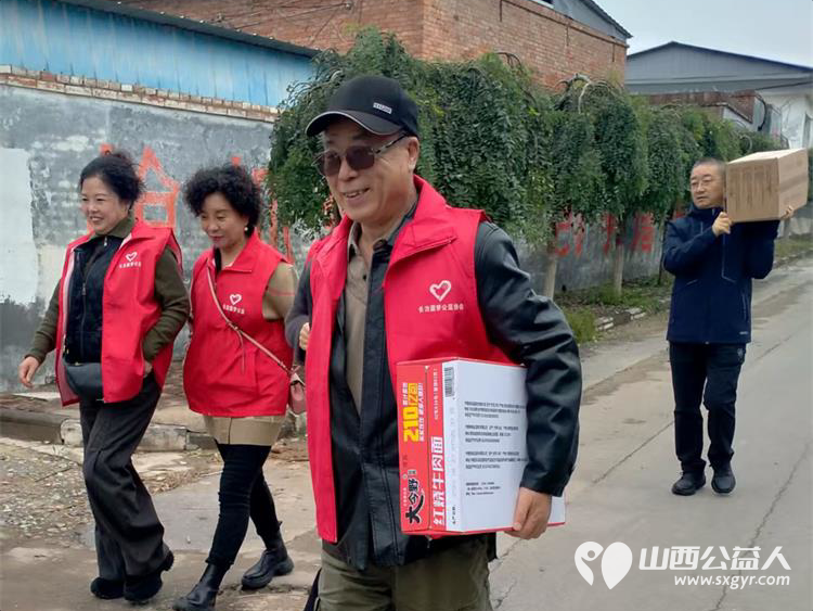 长治市圆梦公益组织志愿者去平顺县苗庄镇东五马村看望因病致困的贫困户赠送米面油及慰问金 - 第15张 - 山西公益人 长治市圆梦公益组织志愿者去平顺县苗庄镇东五马村看望因病致困的贫困户赠送米面油及慰问金 - 第15张