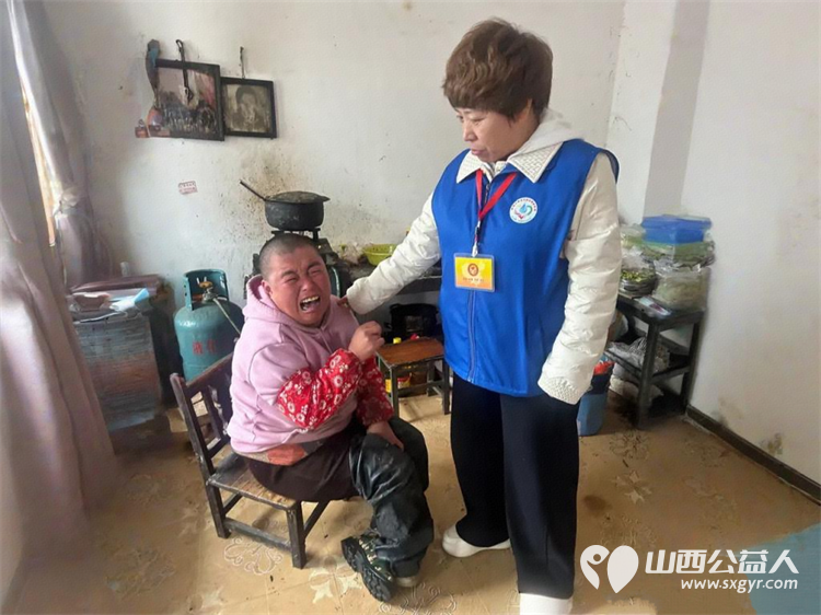 让爱蔓延----长治市小雨点公益志愿者协会来到壶关县晋庄镇固店村来看望因儿时打针导致双腿二级残疾的李玉霞 - 第3张 - 山西公益人 让爱蔓延----长治市小雨点公益志愿者协会来到壶关县晋庄镇固店村来看望因儿时打针导致双腿二级残疾的李玉霞 - 第3张