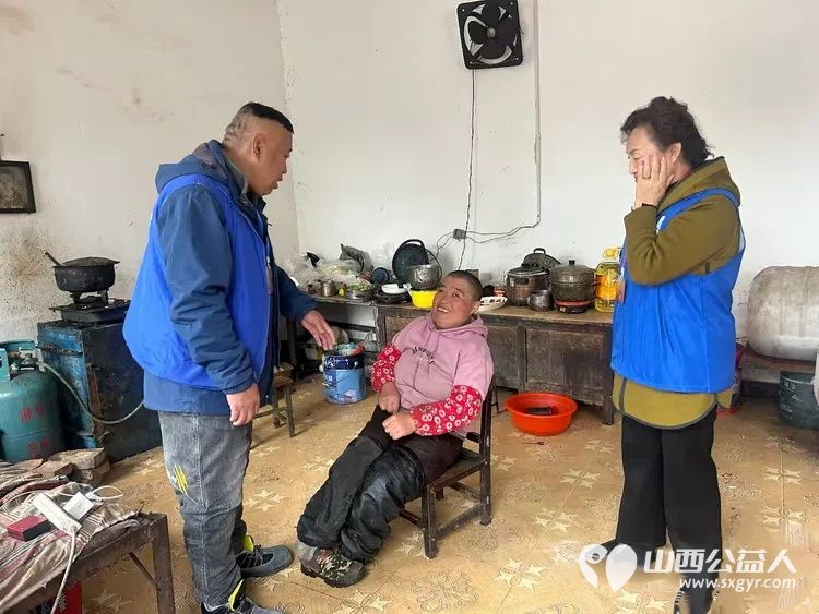 让爱蔓延----长治市小雨点公益志愿者协会来到壶关县晋庄镇固店村来看望因儿时打针导致双腿二级残疾的李玉霞 - 第4张 - 山西公益人 让爱蔓延----长治市小雨点公益志愿者协会来到壶关县晋庄镇固店村来看望因儿时打针导致双腿二级残疾的李玉霞 - 第4张