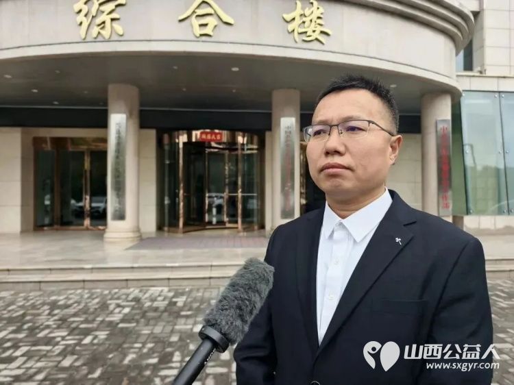 兴县经开区干部生死救援显担当 被救者长治市壶关县的管先生百里赠旗谢恩情 - 第3张