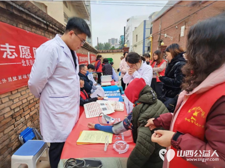 志愿服务进社区健康活动暖人心 介休市敬老协会2025年10月22日走进介休市北关街道新华南街社区为社区所有老人们爱心理发义诊 - 第19张 - 山西公益人 志愿服务进社区健康活动暖人心 介休市敬老协会2025年10月22日走进介休市北关街道新华南街社区为社区所有老人们爱心理发义诊 - 第19张