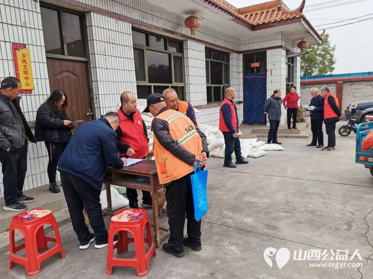 岁岁重阳今又重阳 介休市敬老协会2025年10月23日重阳节敬老活动在义安镇南盐场村举行为南盐场70岁以上老人每人一袋50斤金沙河麦芯面粉 - 第19张 - 山西公益人 岁岁重阳今又重阳 介休市敬老协会2025年10月23日重阳节敬老活动在义安镇南盐场村举行为南盐场70岁以上老人每人一袋50斤金沙河麦芯面粉 - 第19张