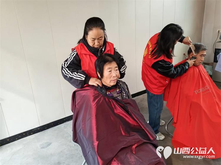 岁岁重阳今又重阳 介休市敬老协会2025年10月23日重阳节敬老活动在义安镇南盐场村举行为南盐场70岁以上老人每人一袋50斤金沙河麦芯面粉 - 第25张 - 山西公益人 岁岁重阳今又重阳 介休市敬老协会2025年10月23日重阳节敬老活动在义安镇南盐场村举行为南盐场70岁以上老人每人一袋50斤金沙河麦芯面粉 - 第25张