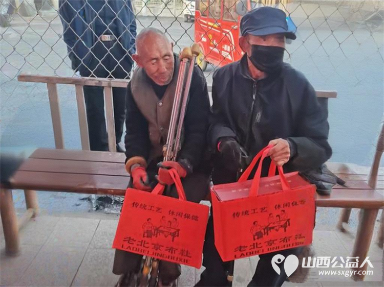 便民服务情暖人心 长治市小雨点公益志愿者协会安宁疗护分会走进潞州区堠北庄街道杨暴村举办义诊义剪为孤寡老人送温暖宣传安宁疗护便民服务活动 - 第14张 - 山西公益人 便民服务情暖人心 长治市小雨点公益志愿者协会安宁疗护分会走进潞州区堠北庄街道杨暴村举办义诊义剪为孤寡老人送温暖宣传安宁疗护便民服务活动 - 第14张