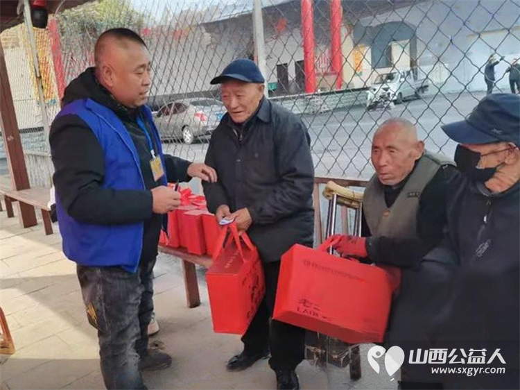 便民服务情暖人心 长治市小雨点公益志愿者协会安宁疗护分会走进潞州区堠北庄街道杨暴村举办义诊义剪为孤寡老人送温暖宣传安宁疗护便民服务活动 - 第11张 - 山西公益人 便民服务情暖人心 长治市小雨点公益志愿者协会安宁疗护分会走进潞州区堠北庄街道杨暴村举办义诊义剪为孤寡老人送温暖宣传安宁疗护便民服务活动 - 第11张