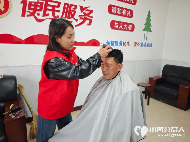 介休市敬老协会敬老助老活动志愿者2025年9月27日走进连福镇南王里村为60岁以上所有老人们爱心理发义诊 - 第13张 - 山西公益人 介休市敬老协会敬老助老活动志愿者2025年9月27日走进连福镇南王里村为60岁以上所有老人们爱心理发义诊 - 第13张