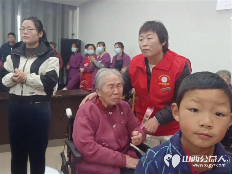孝亲敬老传美德童心相伴度重阳----长治市善泽留守困境儿童救助协会志愿者和协会帮扶的十多名孩子在屯留中心敬老院举行了善田同耕泽缘重阳敬老活动 - 第16张 - 山西公益人 孝亲敬老传美德童心相伴度重阳----长治市善泽留守困境儿童救助协会志愿者和协会帮扶的十多名孩子在屯留中心敬老院举行了善田同耕泽缘重阳敬老活动 - 第16张