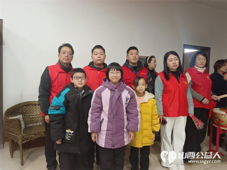 孝亲敬老传美德童心相伴度重阳----长治市善泽留守困境儿童救助协会志愿者和协会帮扶的十多名孩子在屯留中心敬老院举行了善田同耕泽缘重阳敬老活动 - 第2张 - 山西公益人 孝亲敬老传美德童心相伴度重阳----长治市善泽留守困境儿童救助协会志愿者和协会帮扶的十多名孩子在屯留中心敬老院举行了善田同耕泽缘重阳敬老活动 - 第2张