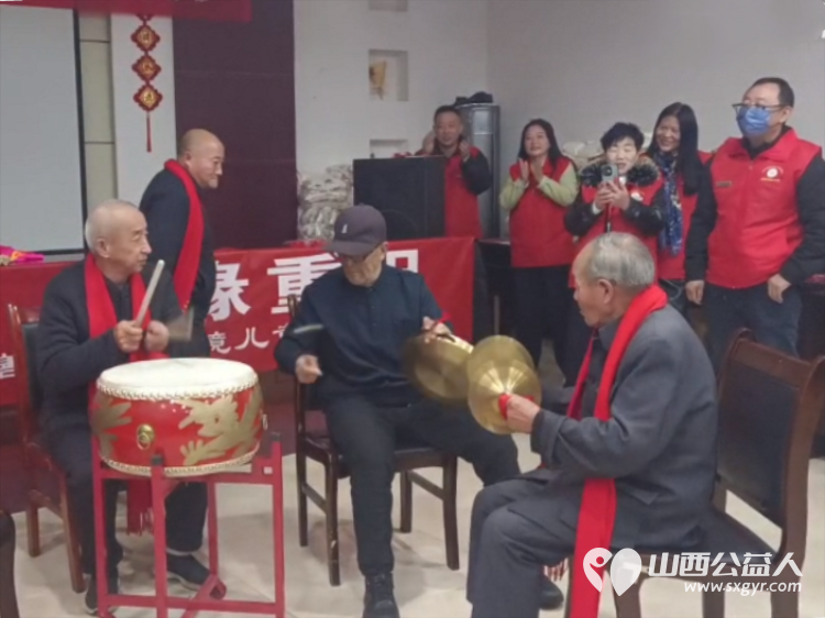 孝亲敬老传美德童心相伴度重阳----长治市善泽留守困境儿童救助协会志愿者和协会帮扶的十多名孩子在屯留中心敬老院举行了善田同耕泽缘重阳敬老活动 - 第27张 - 山西公益人 孝亲敬老传美德童心相伴度重阳----长治市善泽留守困境儿童救助协会志愿者和协会帮扶的十多名孩子在屯留中心敬老院举行了善田同耕泽缘重阳敬老活动 - 第27张