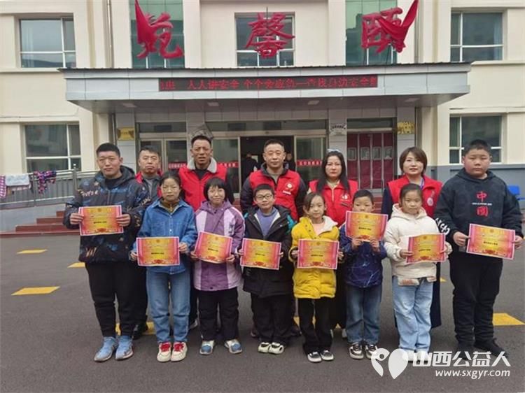 孝亲敬老传美德童心相伴度重阳----长治市善泽留守困境儿童救助协会志愿者和协会帮扶的十多名孩子在屯留中心敬老院举行了善田同耕泽缘重阳敬老活动 - 第42张 - 山西公益人 孝亲敬老传美德童心相伴度重阳----长治市善泽留守困境儿童救助协会志愿者和协会帮扶的十多名孩子在屯留中心敬老院举行了善田同耕泽缘重阳敬老活动 - 第42张