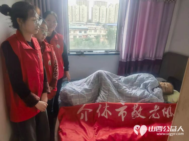 介休市敬老协会开展“重阳敬寿星·温情暖百岁”专项慰问活动去连福村、上岭后村慰问两位百岁老人为老人送上五得利特精粉五常长粒香大米自榨大豆油 - 第3张 - 山西公益人 介休市敬老协会开展“重阳敬寿星·温情暖百岁”专项慰问活动去连福村、上岭后村慰问两位百岁老人为老人送上五得利特精粉五常长粒香大米自榨大豆油 - 第3张