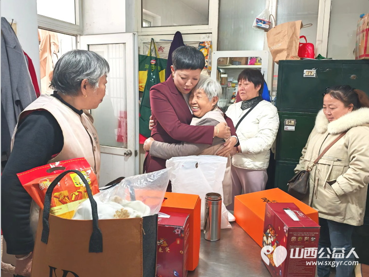 情暖重阳爱伴夕阳----长治市小雨点公益志愿者协会思源分会重阳节敬老活动走进长治市雨花斋二部通过帮厨理发表演节目等方式陪伴孤寡老人共度佳节 - 第45张 - 山西公益人 情暖重阳爱伴夕阳----长治市小雨点公益志愿者协会思源分会重阳节敬老活动走进长治市雨花斋二部通过帮厨理发表演节目等方式陪伴孤寡老人共度佳节 - 第45张