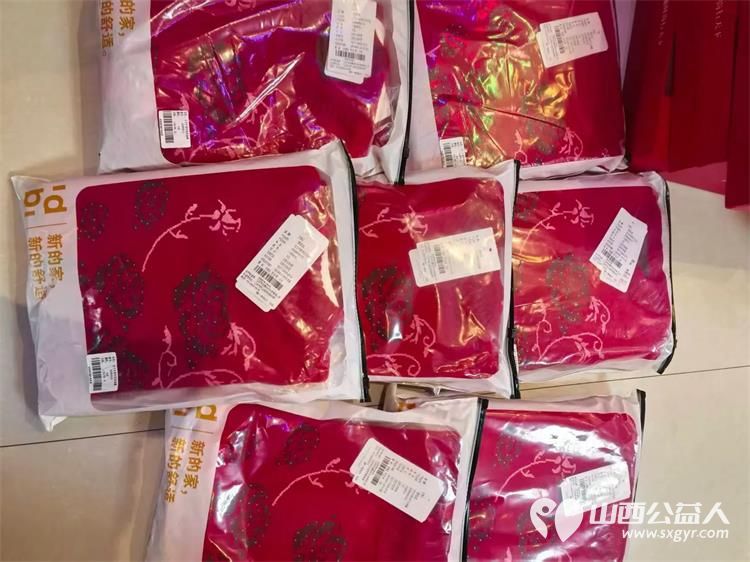 情暖重阳爱伴夕阳----长治市小雨点公益志愿者协会思源分会重阳节敬老活动走进长治市雨花斋二部通过帮厨理发表演节目等方式陪伴孤寡老人共度佳节 - 第36张 - 山西公益人 情暖重阳爱伴夕阳----长治市小雨点公益志愿者协会思源分会重阳节敬老活动走进长治市雨花斋二部通过帮厨理发表演节目等方式陪伴孤寡老人共度佳节 - 第36张