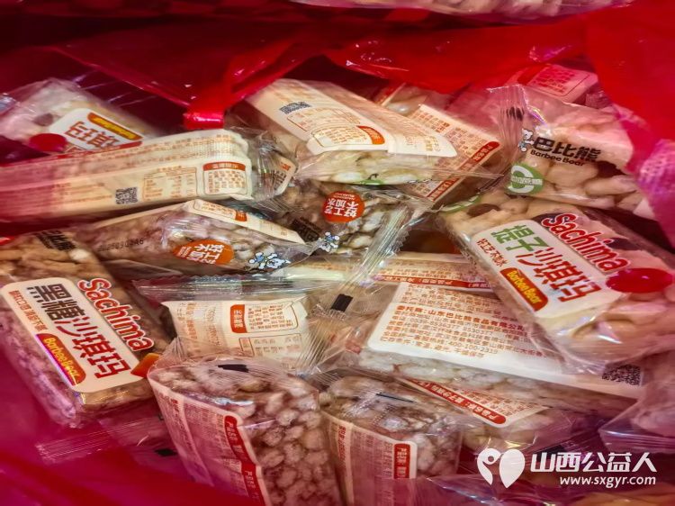 情暖重阳爱伴夕阳----长治市小雨点公益志愿者协会思源分会重阳节敬老活动走进长治市雨花斋二部通过帮厨理发表演节目等方式陪伴孤寡老人共度佳节 - 第32张 - 山西公益人 情暖重阳爱伴夕阳----长治市小雨点公益志愿者协会思源分会重阳节敬老活动走进长治市雨花斋二部通过帮厨理发表演节目等方式陪伴孤寡老人共度佳节 - 第32张