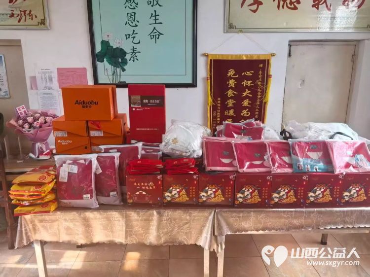 情暖重阳爱伴夕阳----长治市小雨点公益志愿者协会思源分会重阳节敬老活动走进长治市雨花斋二部通过帮厨理发表演节目等方式陪伴孤寡老人共度佳节 - 第20张 - 山西公益人 情暖重阳爱伴夕阳----长治市小雨点公益志愿者协会思源分会重阳节敬老活动走进长治市雨花斋二部通过帮厨理发表演节目等方式陪伴孤寡老人共度佳节 - 第20张