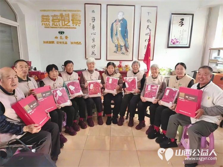 情暖重阳爱伴夕阳----长治市小雨点公益志愿者协会思源分会重阳节敬老活动走进长治市雨花斋二部通过帮厨理发表演节目等方式陪伴孤寡老人共度佳节 - 第27张 - 山西公益人 情暖重阳爱伴夕阳----长治市小雨点公益志愿者协会思源分会重阳节敬老活动走进长治市雨花斋二部通过帮厨理发表演节目等方式陪伴孤寡老人共度佳节 - 第27张
