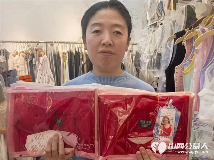 情暖重阳爱伴夕阳----长治市小雨点公益志愿者协会思源分会重阳节敬老活动走进长治市雨花斋二部通过帮厨理发表演节目等方式陪伴孤寡老人共度佳节 - 第35张 - 山西公益人 情暖重阳爱伴夕阳----长治市小雨点公益志愿者协会思源分会重阳节敬老活动走进长治市雨花斋二部通过帮厨理发表演节目等方式陪伴孤寡老人共度佳节 - 第35张