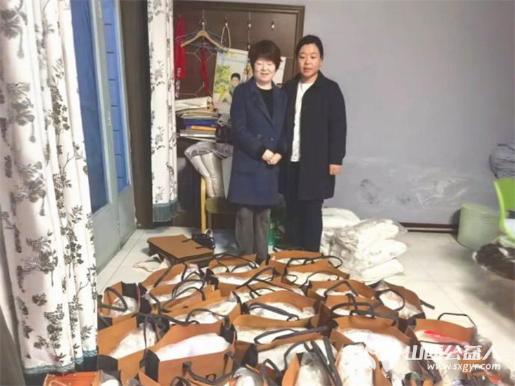 情暖重阳爱伴夕阳----长治市小雨点公益志愿者协会思源分会重阳节敬老活动走进长治市雨花斋二部通过帮厨理发表演节目等方式陪伴孤寡老人共度佳节 - 第26张 - 山西公益人 情暖重阳爱伴夕阳----长治市小雨点公益志愿者协会思源分会重阳节敬老活动走进长治市雨花斋二部通过帮厨理发表演节目等方式陪伴孤寡老人共度佳节 - 第26张