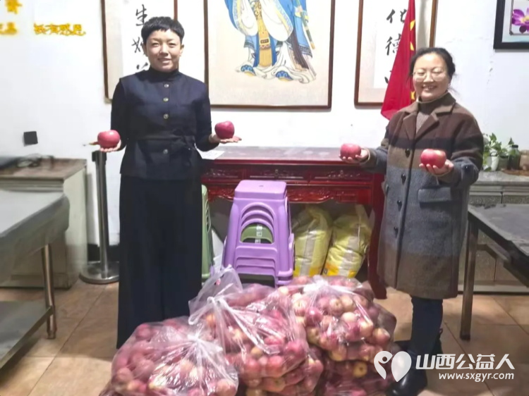 情暖重阳爱伴夕阳----长治市小雨点公益志愿者协会思源分会重阳节敬老活动走进长治市雨花斋二部通过帮厨理发表演节目等方式陪伴孤寡老人共度佳节 - 第33张 - 山西公益人 情暖重阳爱伴夕阳----长治市小雨点公益志愿者协会思源分会重阳节敬老活动走进长治市雨花斋二部通过帮厨理发表演节目等方式陪伴孤寡老人共度佳节 - 第33张