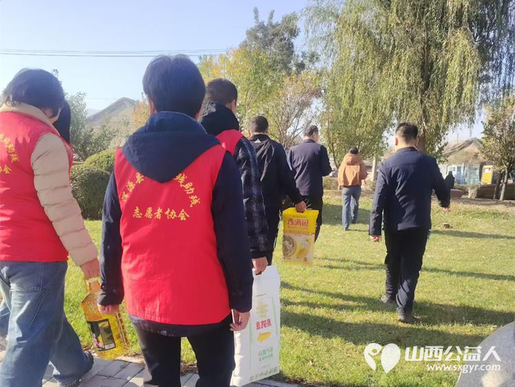 浑源县残联扶残助残志愿者协会开展 情暖社区·乐享重阳 志愿服务活动深入恒麓社区、和顺社区走访慰问孤寡老人及老党员 - 第5张 - 山西公益人 浑源县残联扶残助残志愿者协会开展 情暖社区·乐享重阳 志愿服务活动深入恒麓社区、和顺社区走访慰问孤寡老人及老党员 - 第5张