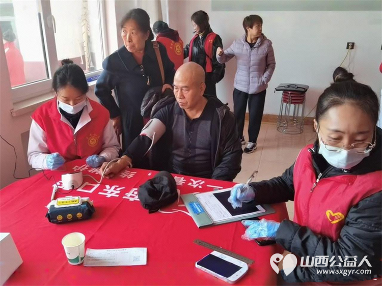 寿阳县卡卡公益志愿者协会携手山西明得煤层气开发有限公司走进阳泉市矿区大南沟村和村里老人们一起过重阳节 - 第4张