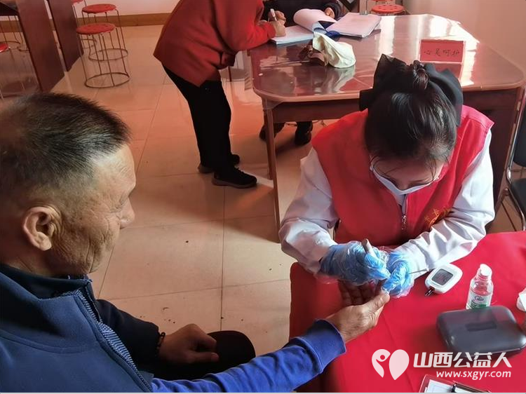 寿阳县卡卡公益志愿者协会携手山西明得煤层气开发有限公司走进阳泉市矿区大南沟村和村里老人们一起过重阳节 - 第6张